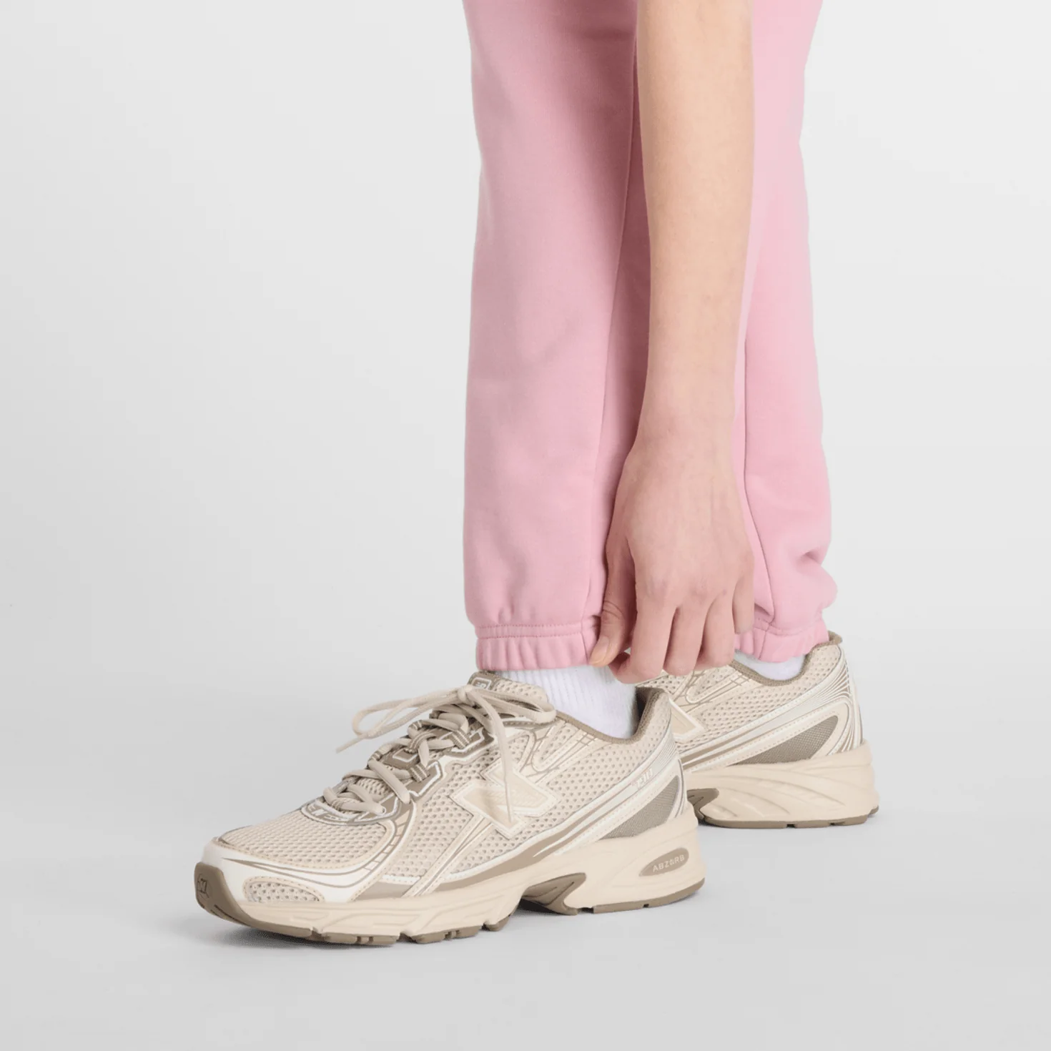 PANTALON DE SURVĂTEMENT NEW BALANCE SPORT ESSENTIALS FEMME - ROSE - Image 6