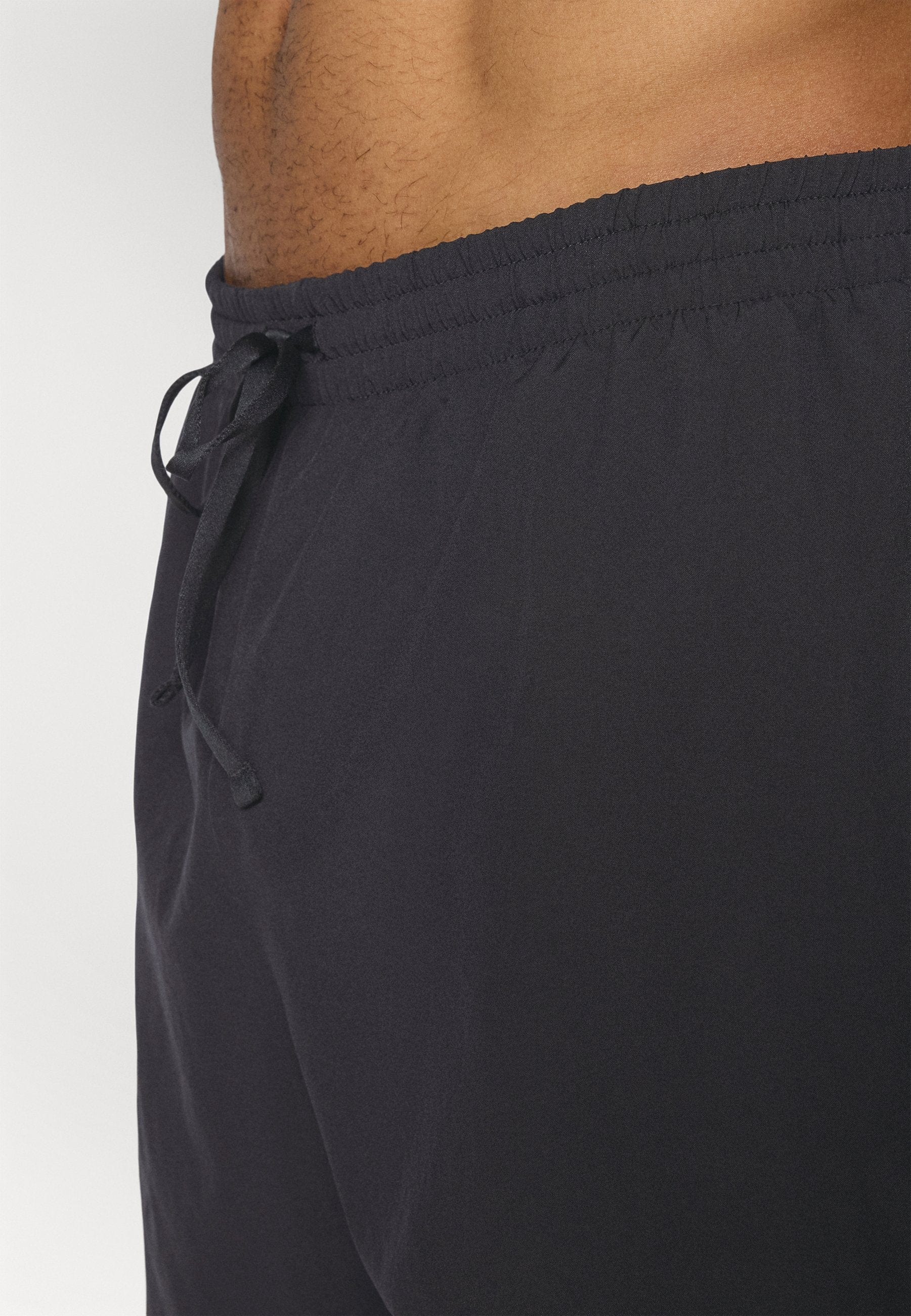 SHORT DE SPORT HOMME NEW BALANCE ESSENTIALS - NOIR - Image 2